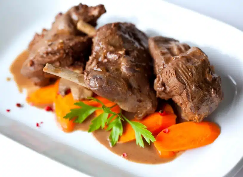 Toto maso je libovější a zdravější než vepřové. Je bohaté na železo a bílkoviny, ale je nutné ho marinovat.