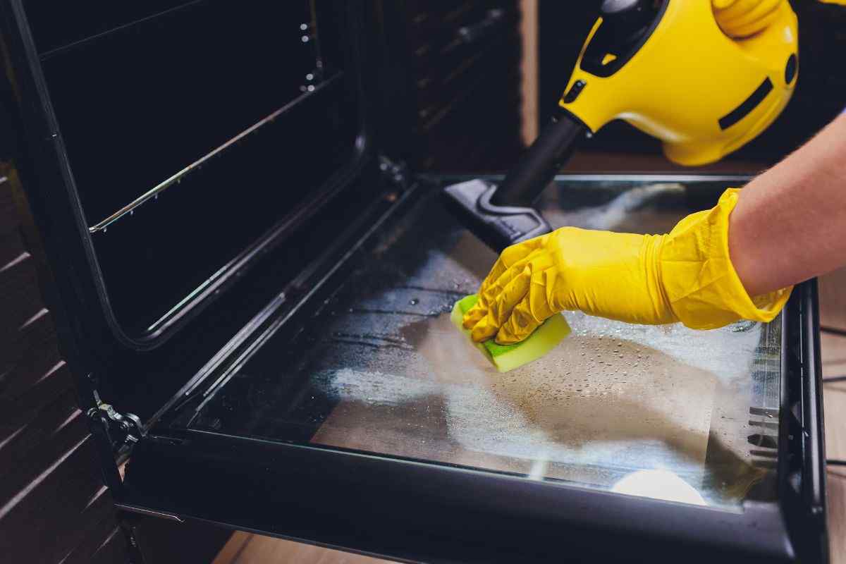 Jak vyčistit troubu párou pro snadné a důkladné čištění bez použití agresivních chemikálií