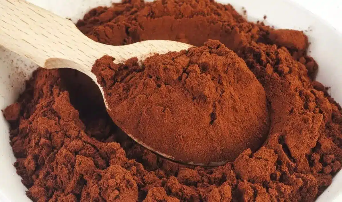 Tento přírodní prášek zlepšuje náladu a je prospěšný pro srdce. Lze jej použít k dochucení mnoha pokrmů.