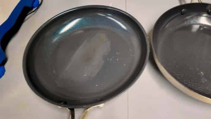 Zbavte se pánví s nepřilnavým povrchem: časopis nabízí rady, jak vybrat bezpečnější varianty.